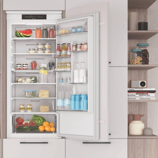 Холодильник с морозильной камерой Indesit INC20T321