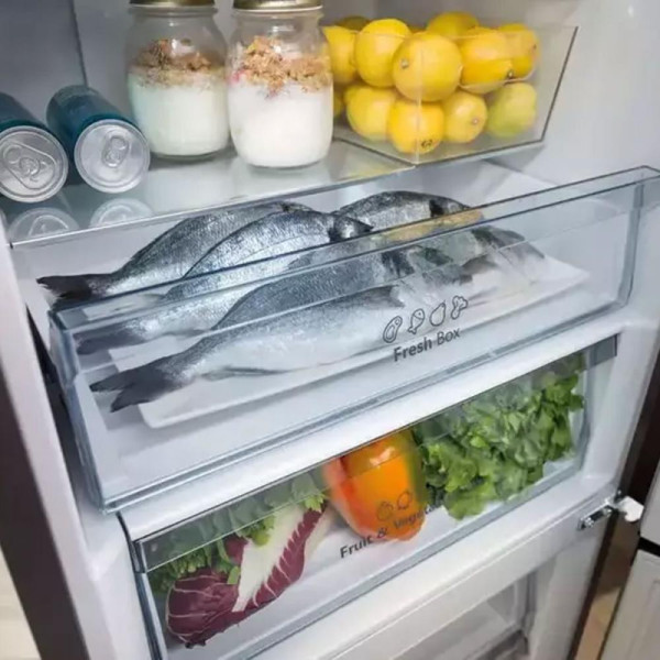Холодильник з морозильною камерою Hisense RB440N4BC1