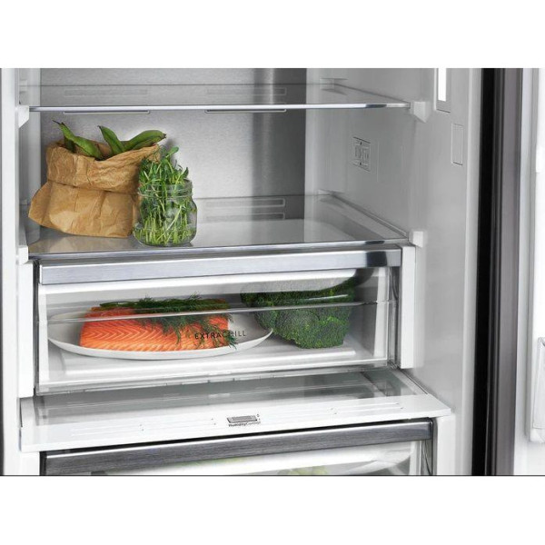 Холодильник с морозильной камерой Electrolux RNT7ME34G1