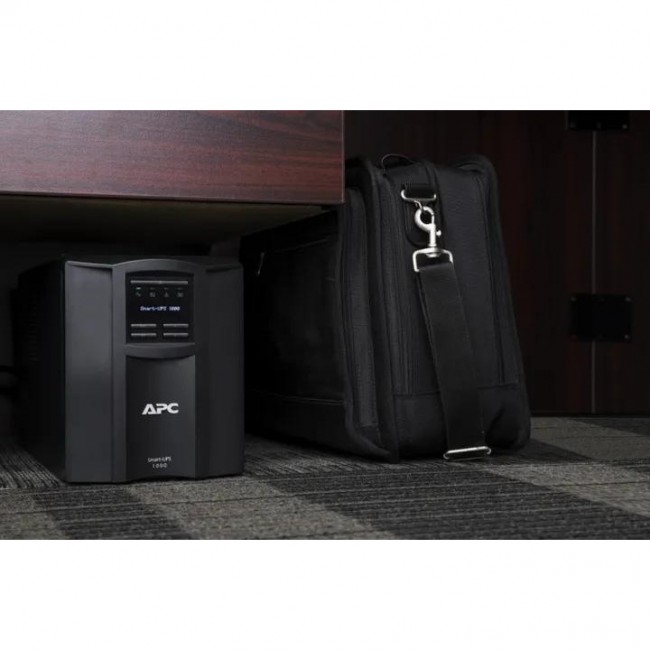 Источник бесперебойного питания APC Smart-UPS 1000VA 230V LCD IEC w/SmartConnect (SMT1000IC)