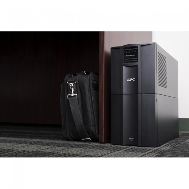 APC Smart-UPS 2200VA 230V LCD IEC w/SmartConnect (SMT2200IC)