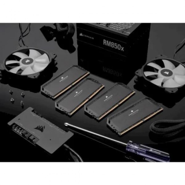 Corsair 32 GB (2x16GB) DDR5 6000 MHz Dominator Platinum RGB (CMT32GX5M2X6000C36)