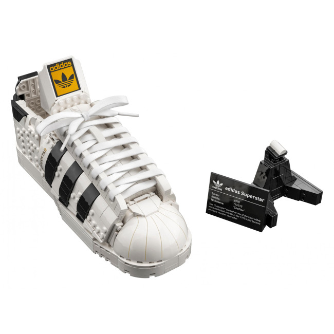 Блочный конструктор LEGO Adidas Originals Superstar (10282)