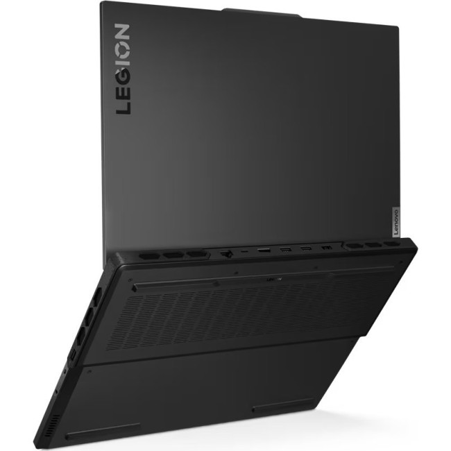 Ноутбук Lenovo Legion Pro 7 16IRX8H (82WQ000TPB)