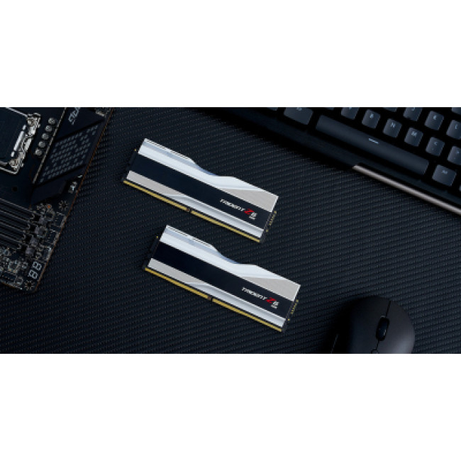 Модуль памяти G.Skill 64 GB (2x32GB) DDR5 6000 MHz Trident Z5 RGB (F5-6000J3040G32GX2-TZ5RS)